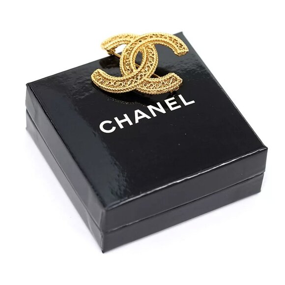 CHANEL CC Logo Vintage Brooch Gold Tone Pin Auth w/Box q1141-2 - Picture 14 of 15